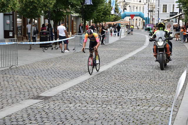 我们不难发 我们不难发